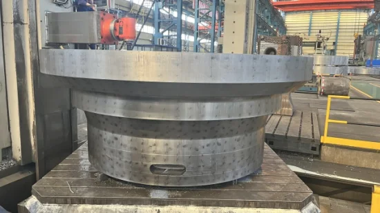 China Foundry Grob-/Fertigbearbeitung eines großen, maßgeschneiderten Guss-Schleiftisch-Ersatzteils aus kohlenstoffarmem/legiertem Stahl durch Sandguss für eine Vertikalmühle